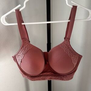 Daisy Fuentes 38D bra